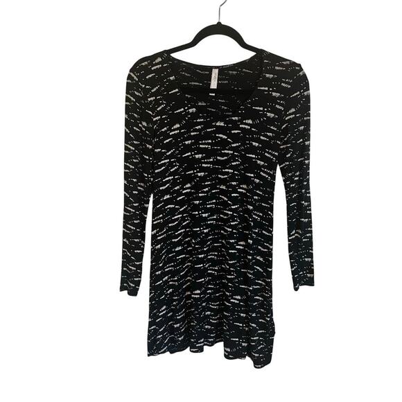 RVCA Black & White Abstract Long Sleeve Scoop Neck Mini Swing Dress Size Small - Picture 1 of 5